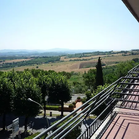 Montecarlo ホテル 3*