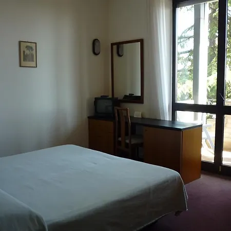 ホテル Montecarlo キアンチャーノ・テルメ